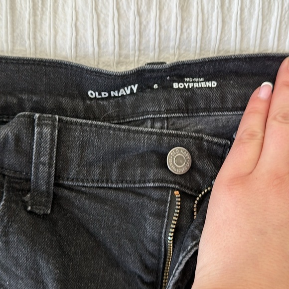 Old Navy High Rise Boyfriend Distressed Black Shorts Size 6 - Picture 2 of 3